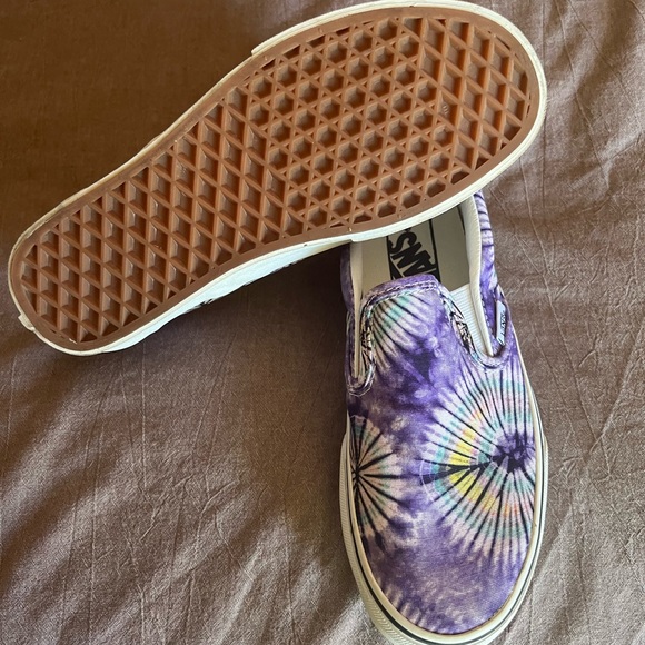 Vans slip on style shoe, women’s size 6. - Picture 3 of 7